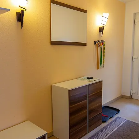 شقة Kroeslin Apartments