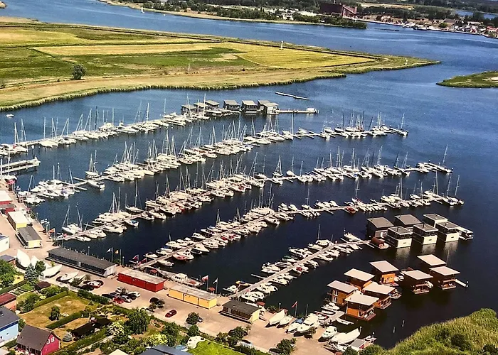 Апартаменты Kroeslin Apartments *